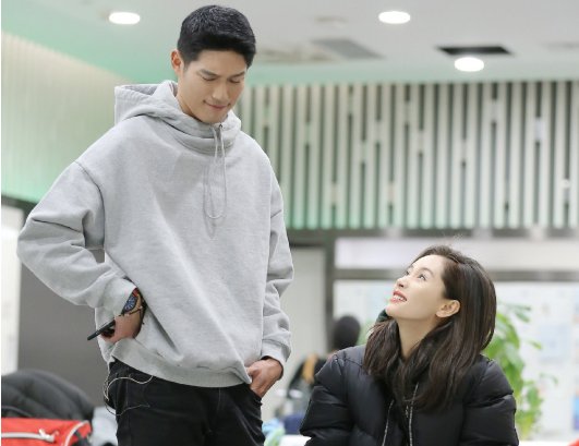 吴永恩在节目中问王子文喜不喜欢他，你觉得他们二人之间互动甜蜜吗？