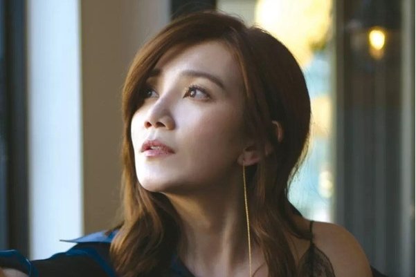 梁静茹正式签字离婚，为何会引发范玮琪经典语录，惨遭网友调侃？