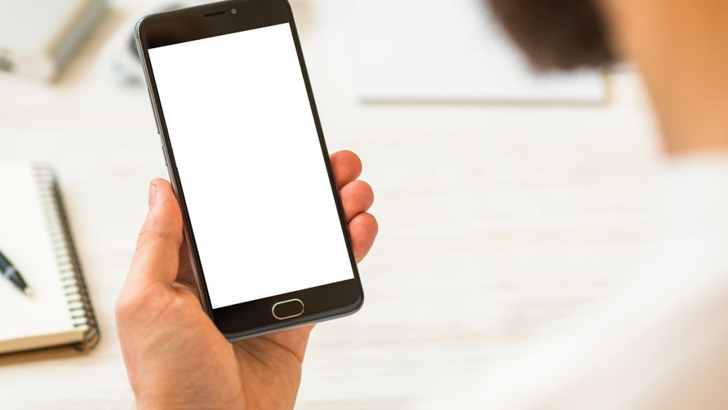 高二男生上课玩手机被勒令退学，这是怎么回事？