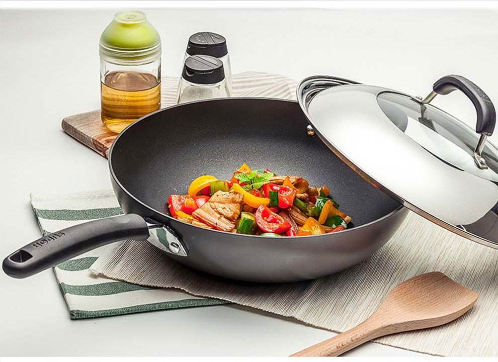 苏泊尔不粘锅炒锅煎锅能炒菜吗？