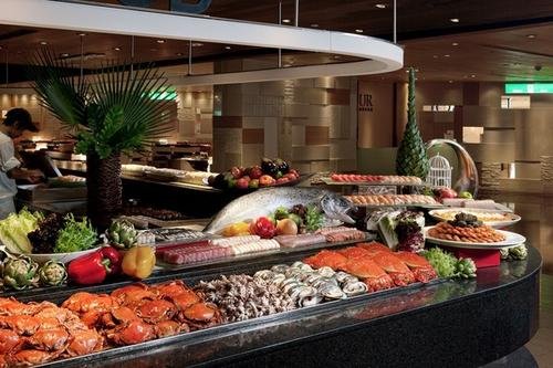 长春一餐馆被举报给顾客吃剩菜，饭店这么做合适吗？