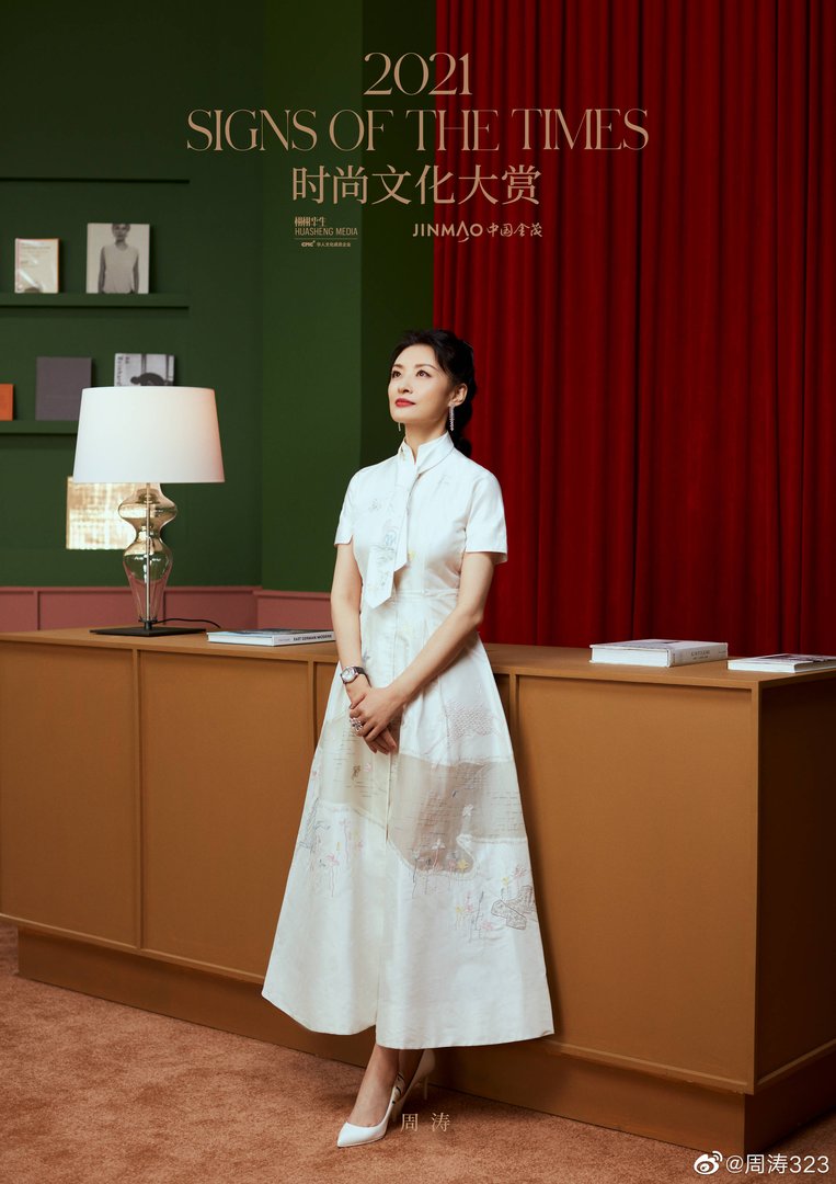 53岁周涛近况曝光，头发半扎尽显温柔，她的状态如何？