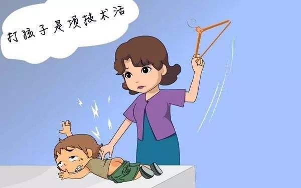 半裸男子用衣架暴打3名女孩，惨叫不断令人揪心！拍视频者为何不制止？