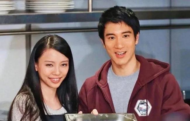 李靓蕾5年生3胎冠夫姓仍难逃离婚，你对这场婚姻有何看法？