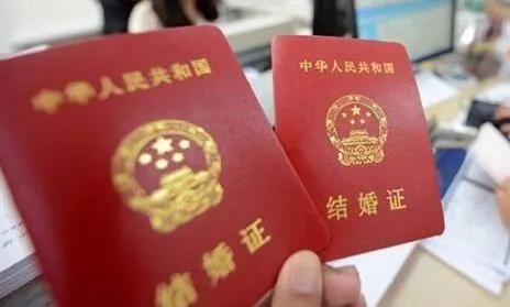 男子刷视频，意外看到新婚妻子正和别人举办婚礼，如果是你会怎么办？