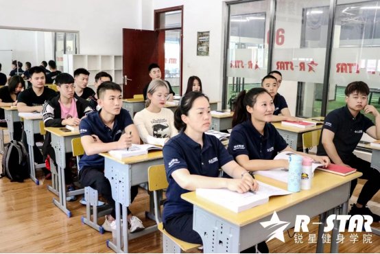 大家知道健身教练需要学些什么