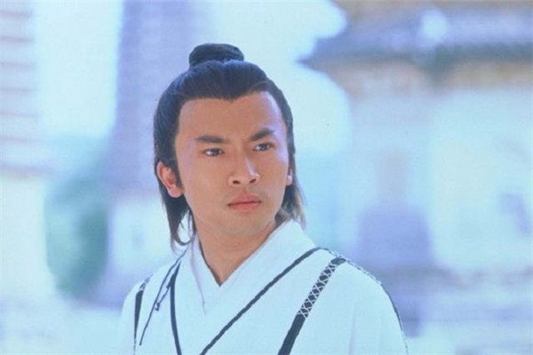 打伤了张三丰的刚相，他的武功水平怎么样？