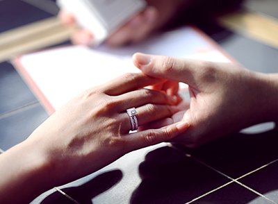 一般去哪里买钻戒,钻戒在哪里买便宜啊？