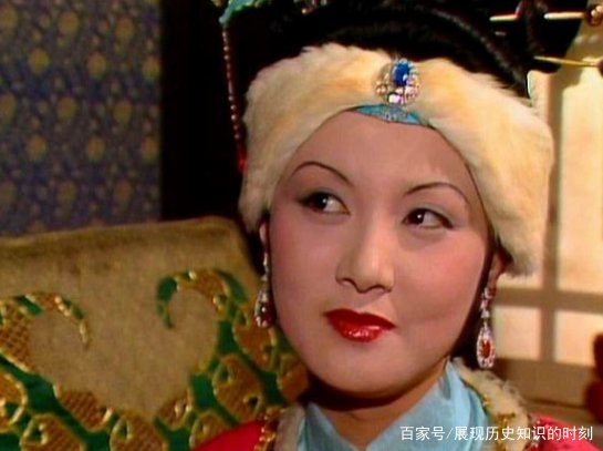 《红楼梦》中，王熙凤第一次登场就展现了人物特点，对此你如何理解？