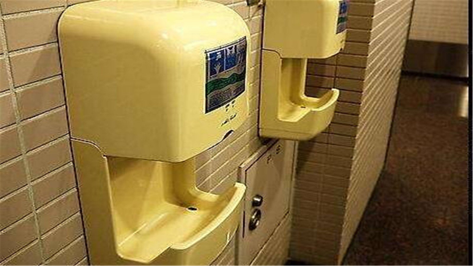 除了马桶，公厕里面最脏的地方是哪些，你怎么看？