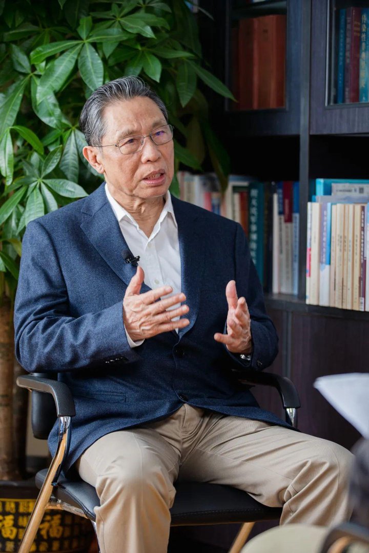 钟南山被催睡觉和妻子讨价还价，钟老都有哪些优点？