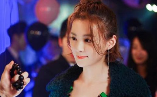 谈判官中，商碧晨和秦天宇是什么关系？