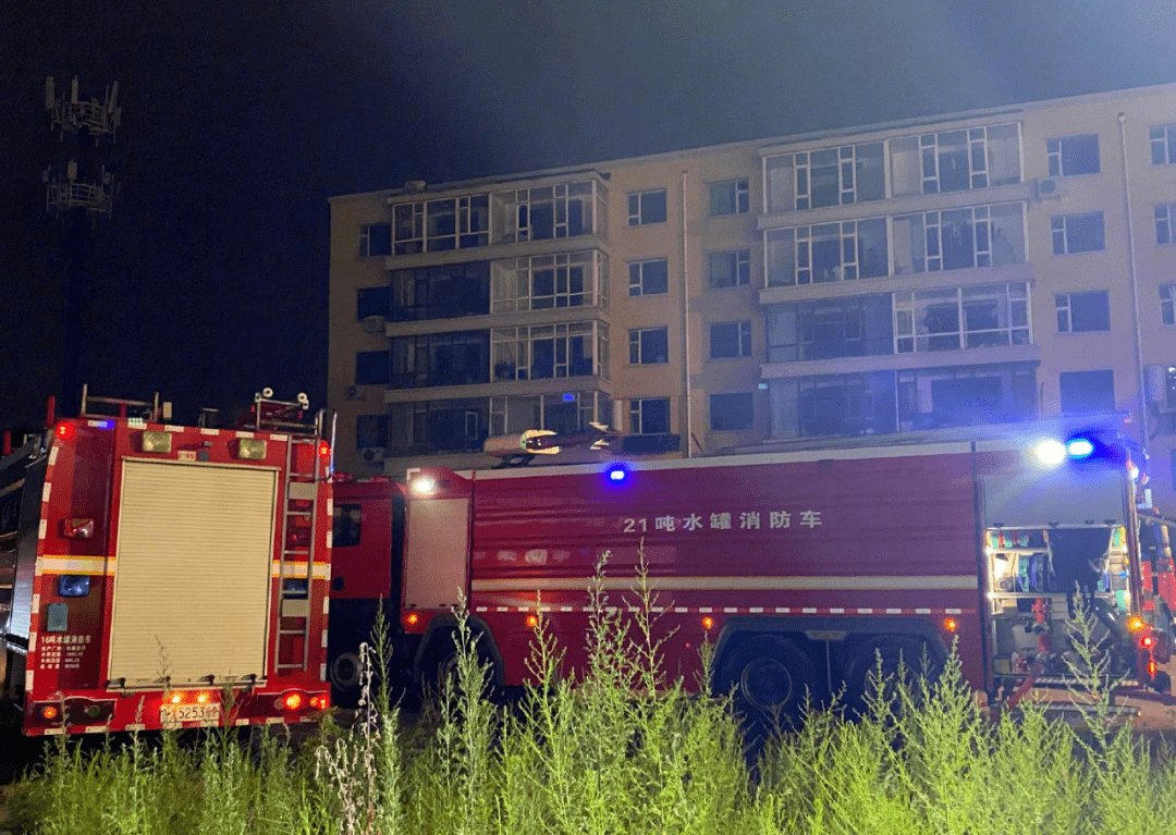 吉林一仓库火灾导致14死12重伤，事故的责任应该由谁来承担？