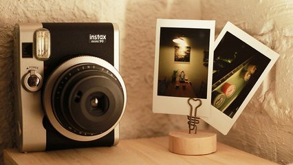 一照相就能马上出来照片的那种相机叫什么相机？