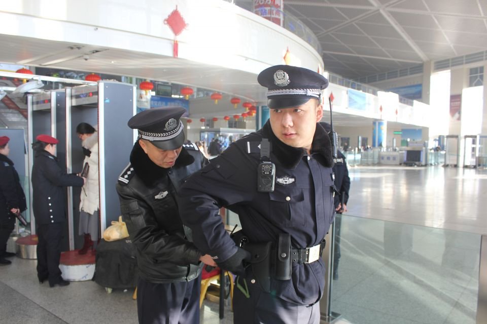 人民警察着装时必须遵守哪些规定