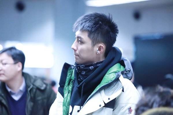 黄景瑜和许魏洲拍戏之前是在一起住过一段时间吗？