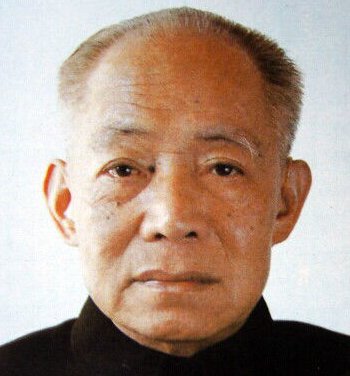 陈丕显为何被免职