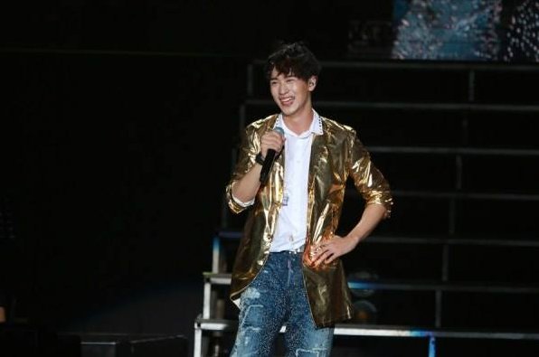 黄景瑜和许魏洲拍戏之前是在一起住过一段时间吗？