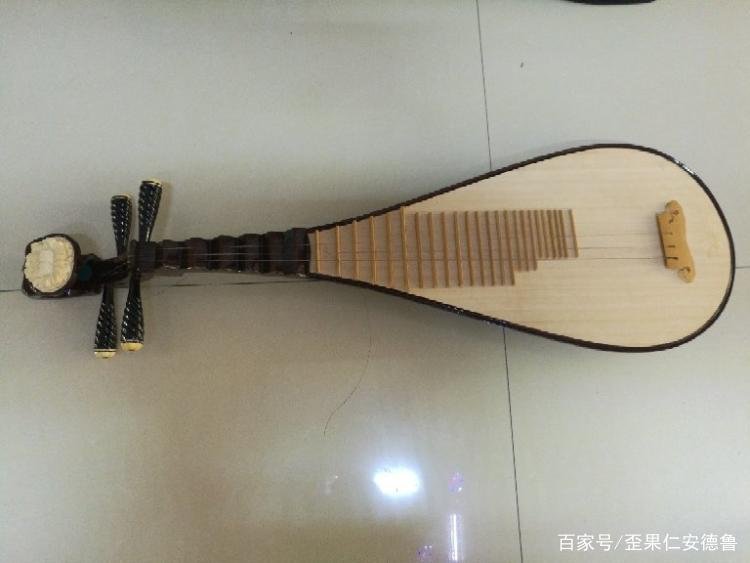 琵琶本名“批把”，“批把”一词来源于什么?