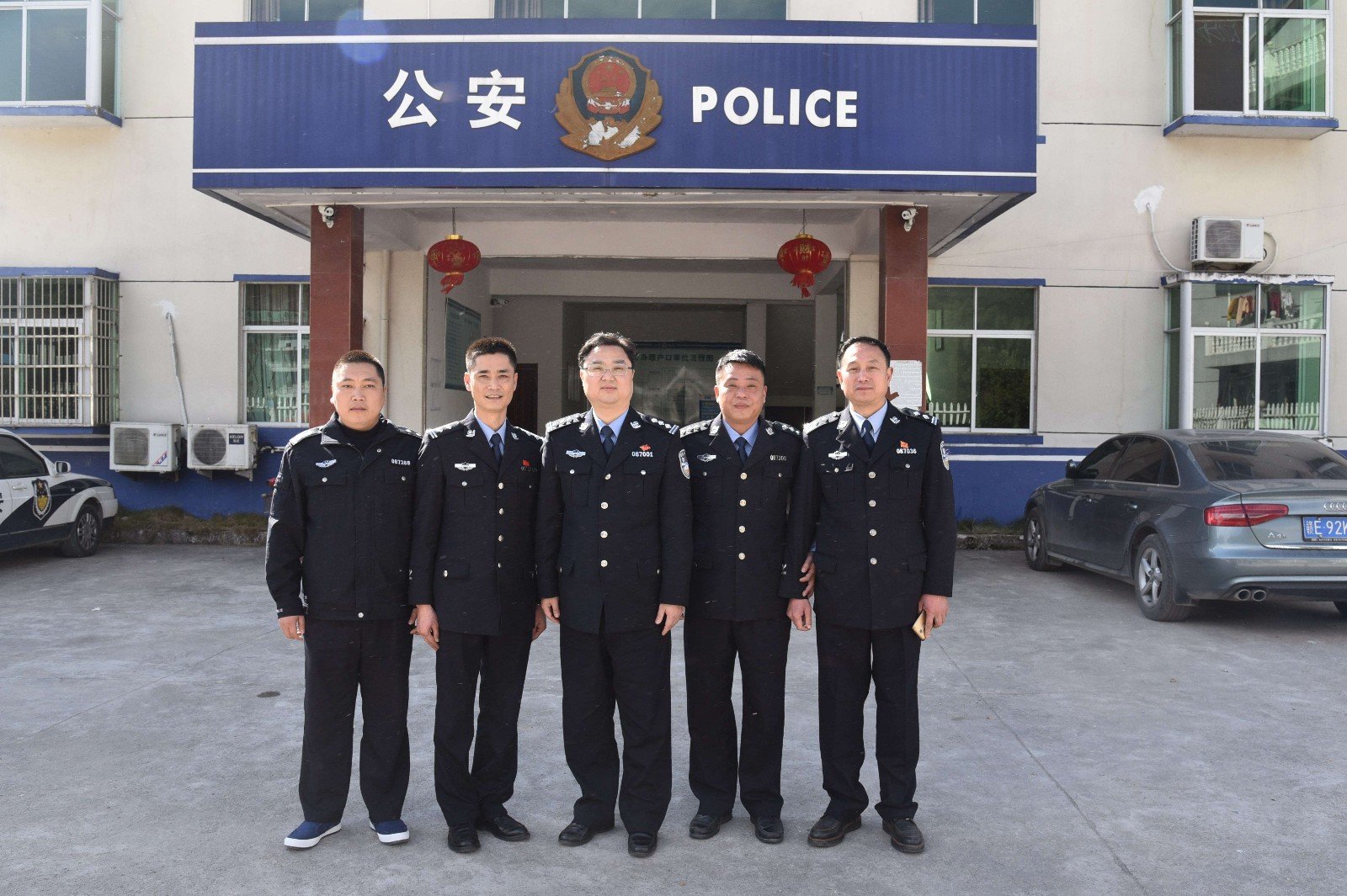 如何查询公安局警员身份？