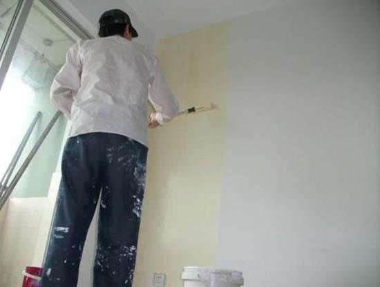 家里房间墙面潮湿发霉怎么办