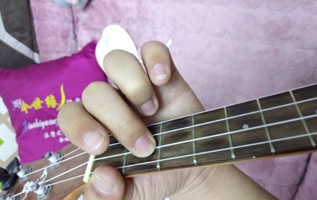 尤克里里C调 1234567的低音在哪？求图解