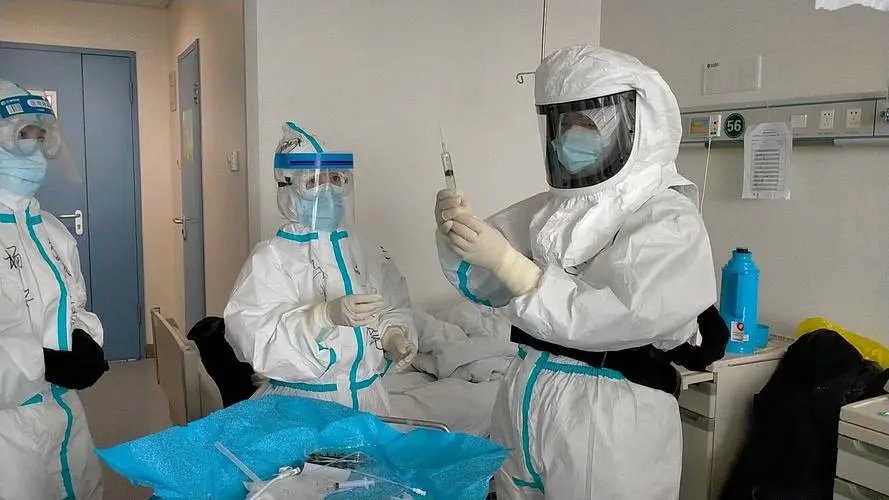 新冠肺炎的早期症状以及表现是什么？