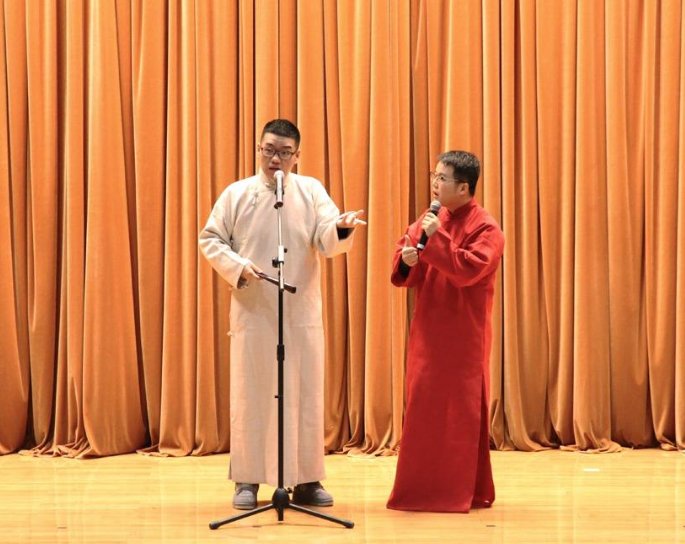 捧哏逗哏是什么意思啊