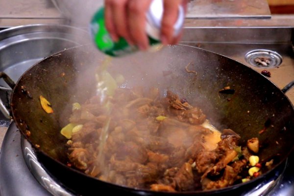 老鹅怎么做才好吃?