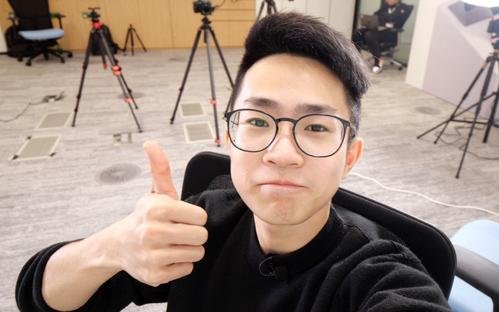 何同学采访苹果CEO，何同学是谁？