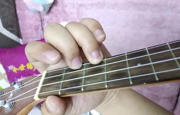 尤克里里C调 1234567的低音在哪？求图解