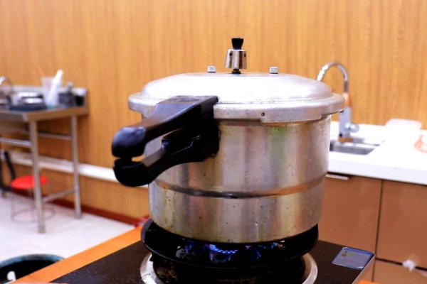 老鹅怎么做才好吃?