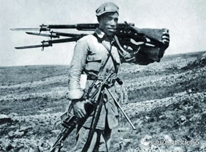 战争英雄人物事迹，简要介绍，100字左右