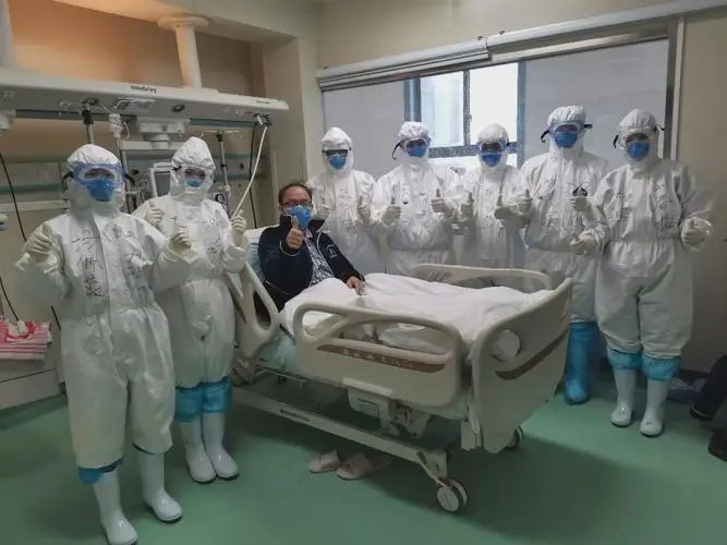 新冠肺炎的早期症状以及表现是什么？