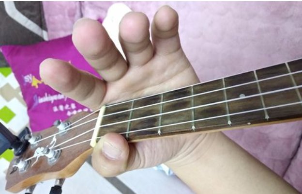 尤克里里C调 1234567的低音在哪？求图解