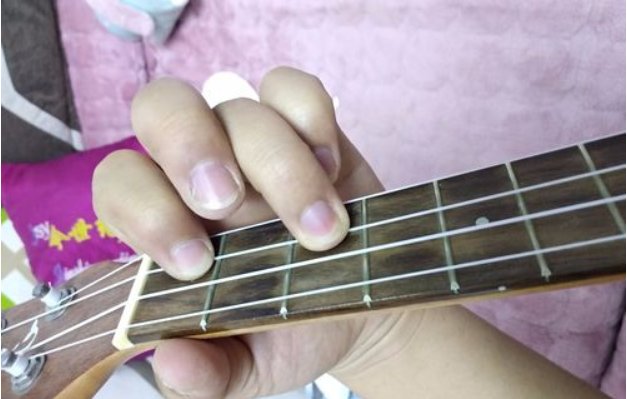 尤克里里C调 1234567的低音在哪？求图解