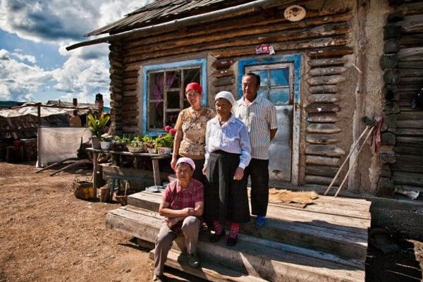 在爱因斯坦日记中，为什么爱因斯坦说中国人“肮脏”“迟钝”？