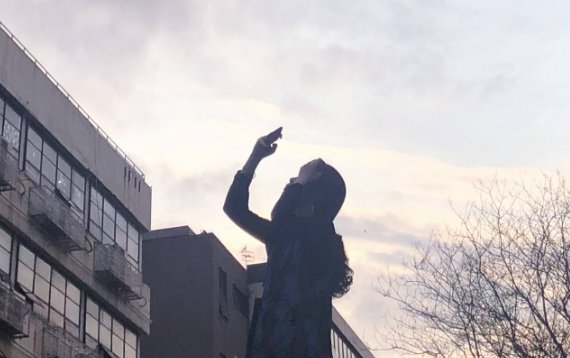 美国电影 一群玩具士兵为了报仇 和一个大兵打 最后在电梯里把大兵炸死了 帮忙回忆一下片名