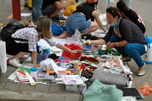 我想摆个地摊 卖什么好呢？