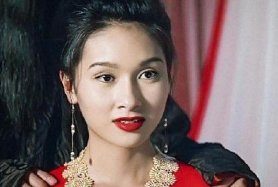 《风云》中孔慈把身体给了步惊云，嫁给聂风，孔慈到底更爱谁？