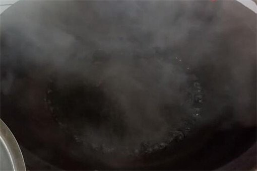 新鲜的黄花菜要怎么处理才能食用？