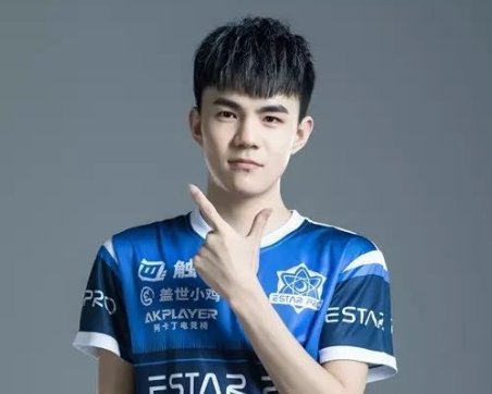 诺言是王者荣耀的职业选手，他为何会去参加《创4》？