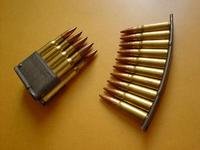 弹夹和弹匣意思一样吗?