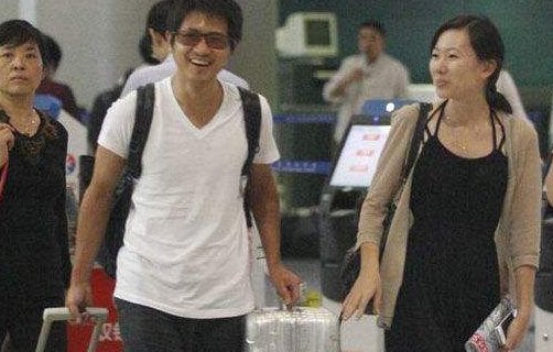 韩寒有两个老婆是真的吗？小野是哪个老婆的女儿？