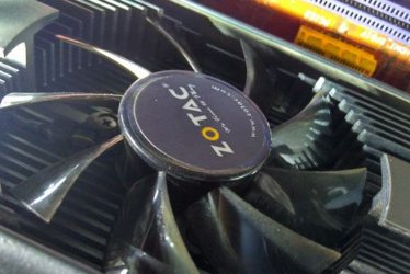 电脑开机风扇声音很大,显示屏启动不起来。