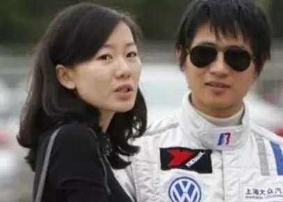 韩寒有两个老婆是真的吗？小野是哪个老婆的女儿？