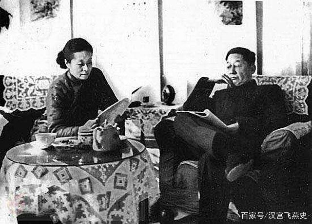 胡絜青为什么能让赵清阁放弃老舍回归家庭?