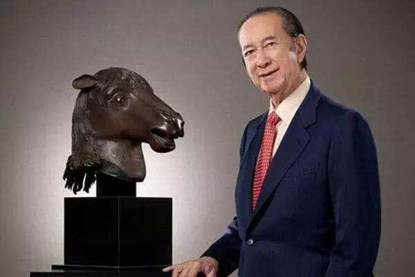 何鸿_拥5千亿家产，娶4房太太，生17个儿女，为何98岁才有孙子？