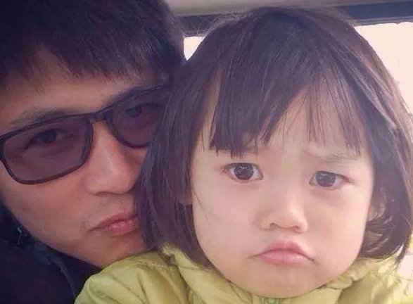 韩寒有两个老婆是真的吗？小野是哪个老婆的女儿？