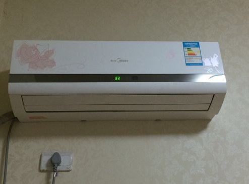 美的空调打开出现E3是什么意思?